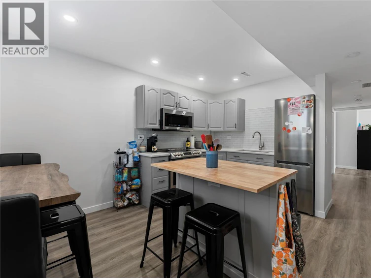 950 Raymer Avenue, Kelowna, BC, V1Y 4Z9 - 19