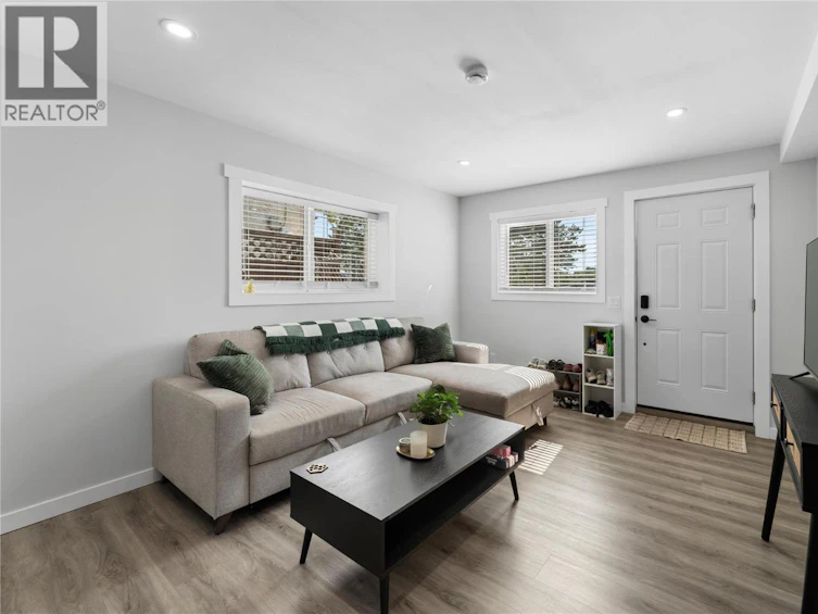 950 Raymer Avenue, Kelowna, BC, V1Y 4Z9 - 17
