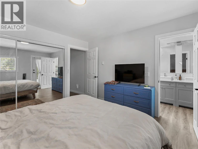 950 Raymer Avenue, Kelowna, BC, V1Y 4Z9 - 9