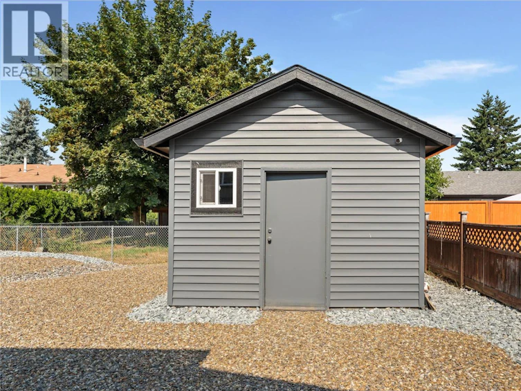 950 Raymer Avenue, Kelowna, BC, V1Y 4Z9 - 36