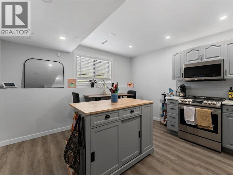 950 Raymer Avenue, Kelowna, BC, V1Y 4Z9 - 20