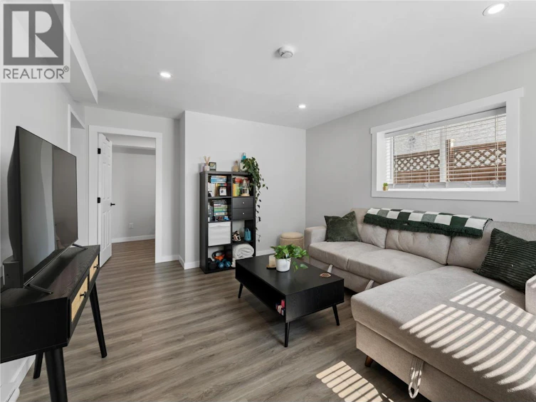 950 Raymer Avenue, Kelowna, BC, V1Y 4Z9 - 18