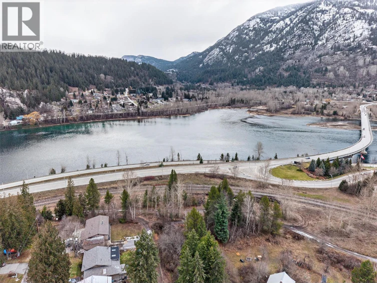 120 Kootenay Avenue, Castlegar, BC, V1N 4H4 - 51