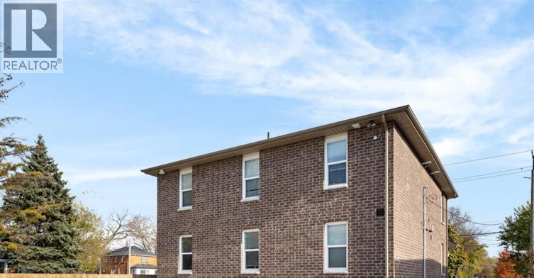 PER ROOM-3340 Bloomfield, Windsor, ON, N9C 1R3 - 9