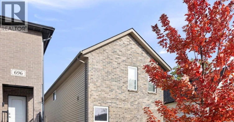 700 Bridge Avenue, Windsor, ON, N9B 2M6 - 2