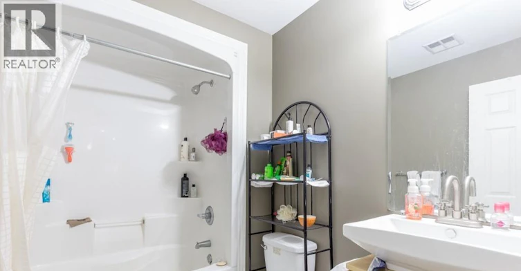 PER ROOM-700 Bridge Avenue, Windsor, ON, N9B 2M6 - 7