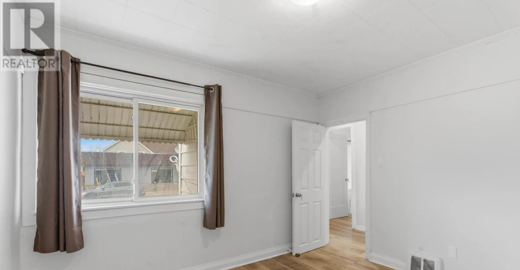 UPPER-25 Pelham Road, St. Catharines, ON, L2S 1R1 - 9
