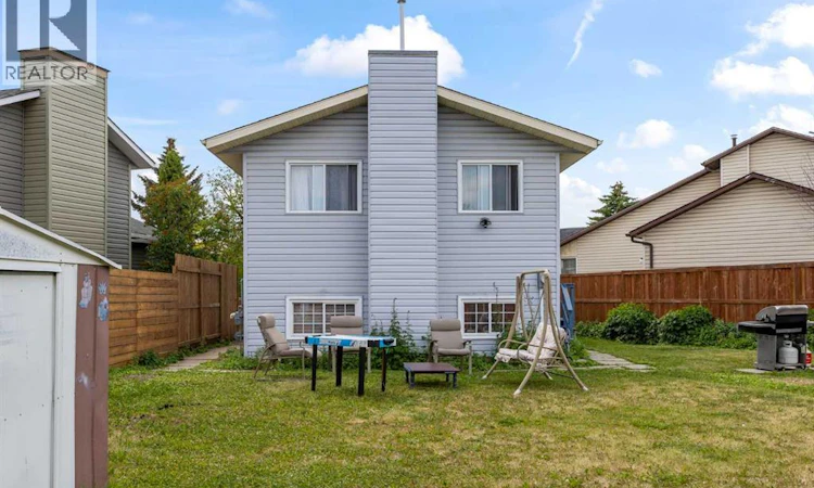 44 Taraglen Place NE
