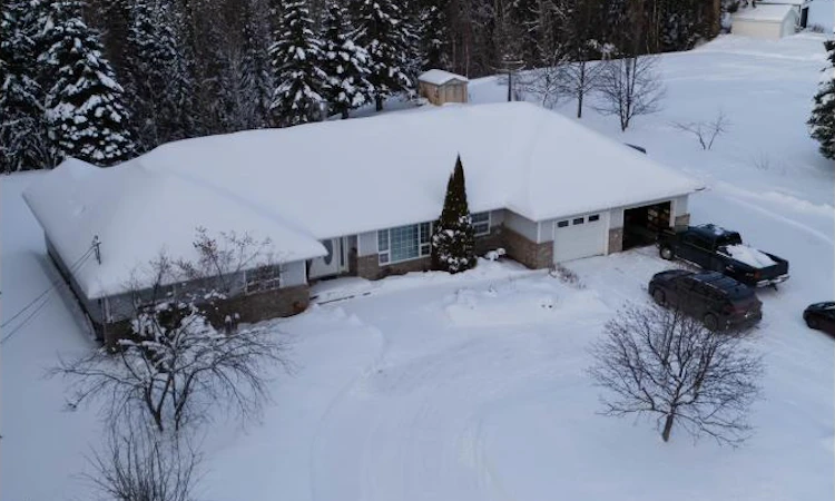 6843 Valleyview Drive