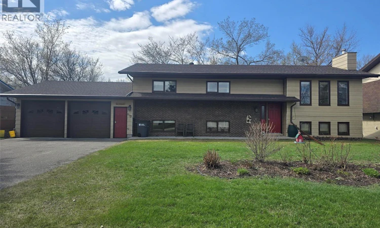903 Assiniboia Avenue
