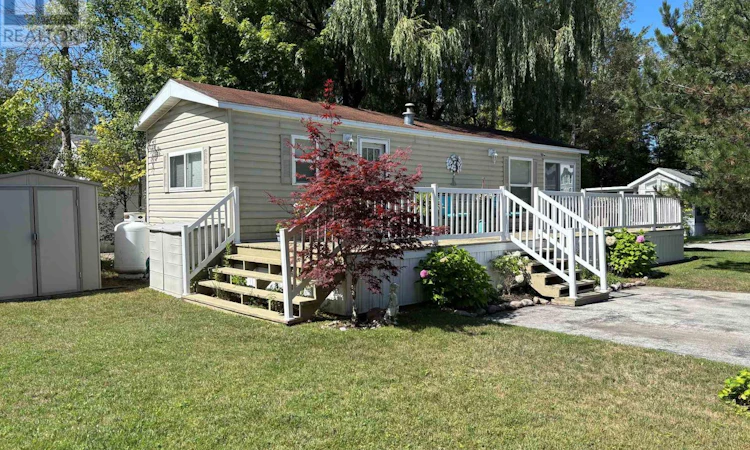 15 Huron Circle
