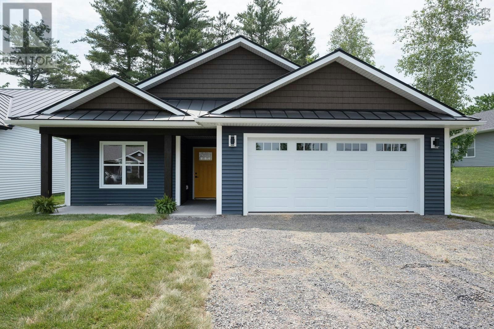 10 Peterson Street, Cambridge, NS, B0P 1G0