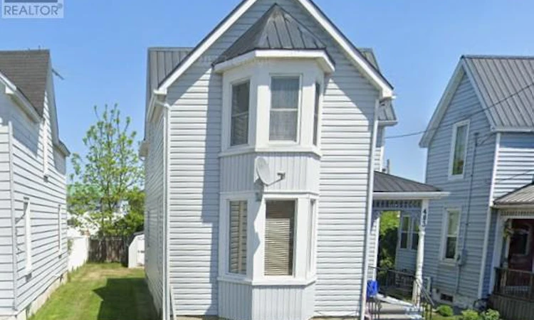 483 Victoria Street
