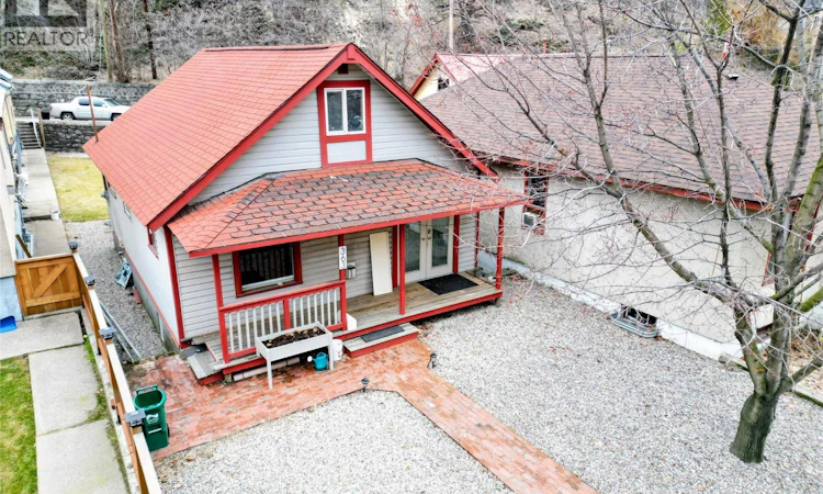 363 Rossland Avenue