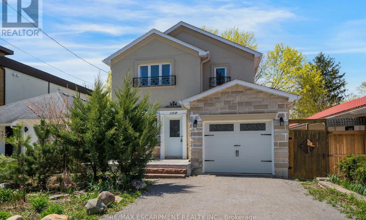 108 Olde Bayview Avenue