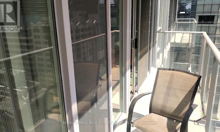 1609-126 Simcoe Street