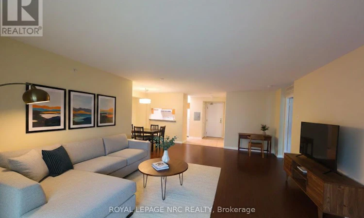 223-650 Lawrence Avenue W