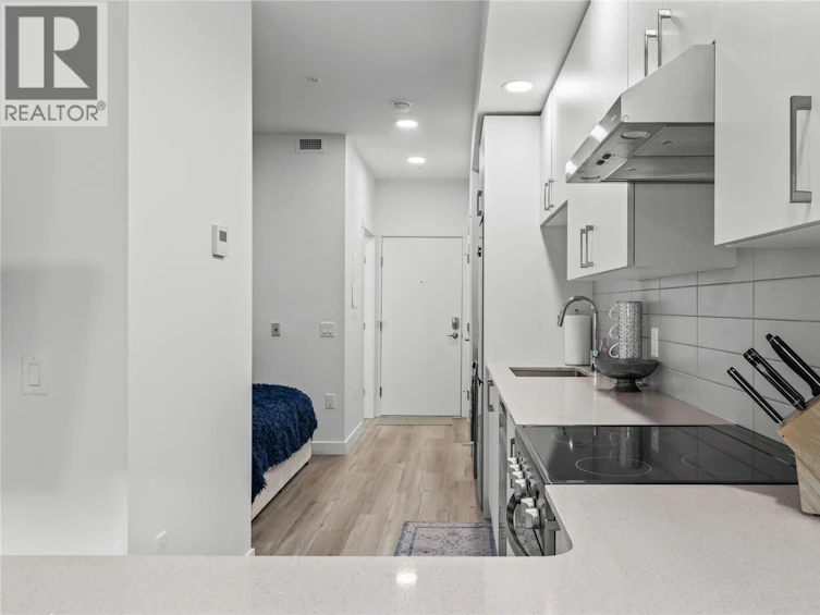 204-1057 Frost Road, Kelowna, BC, V1W 0G7 - 8