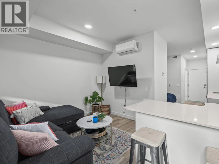 204-1057 Frost Road, Kelowna, BC, V1W 0G7