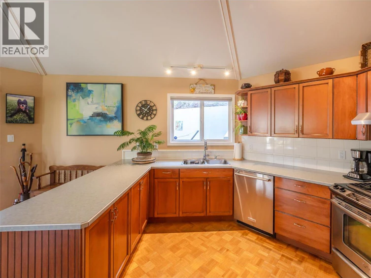 4744 Lakeside Road, Penticton, BC, V2A 8W6 - 14