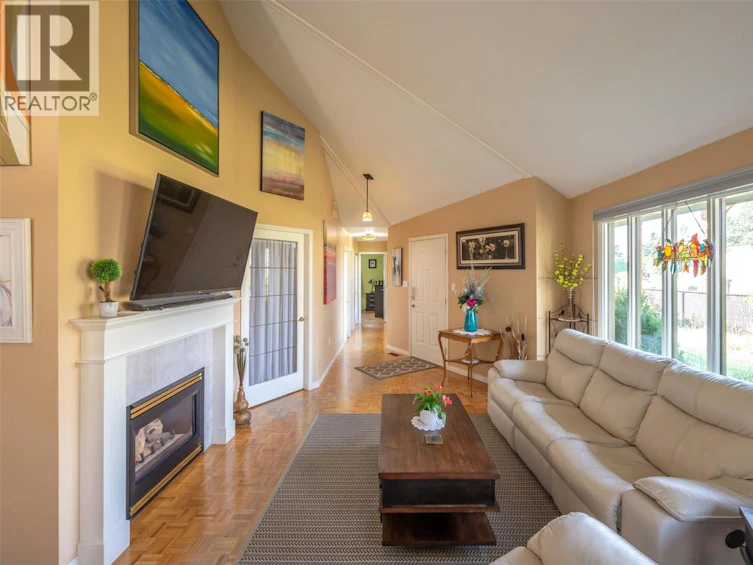 4744 Lakeside Road, Penticton, BC, V2A 8W6 - 6