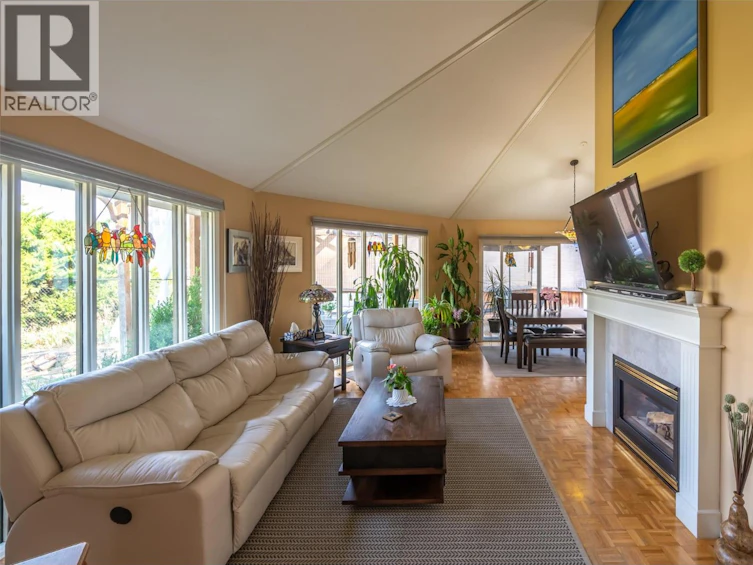 4744 Lakeside Road, Penticton, BC, V2A 8W6 - 3