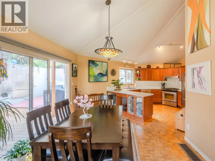 4744 Lakeside Road, Penticton, BC, V2A 8W6 - 9