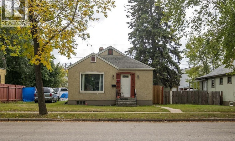 325 15th Street W