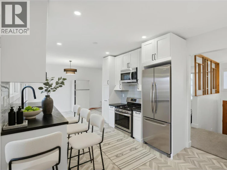 1140 Lethbridge Avenue, Kamloops, BC, V2B 1Y3 - 2