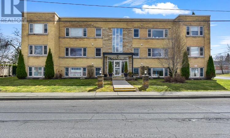 8-167 Pearl Street E