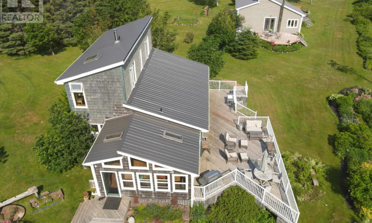 7 Bayside Crescent