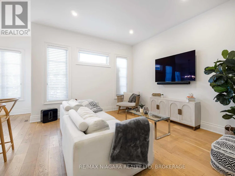 15 Arbourvale Common Road, St. Catharines, ON, L2T 3B7 - 9
