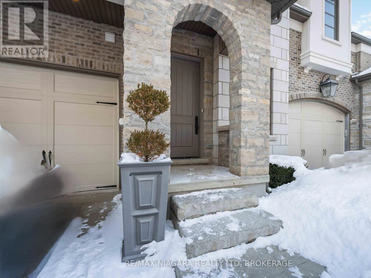 15 Arbourvale Common Road, St. Catharines, ON, L2T 3B7 - 3