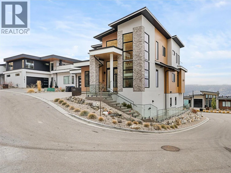 541 Clifton Court, Kelowna, BC, V1V 0B7 - 2
