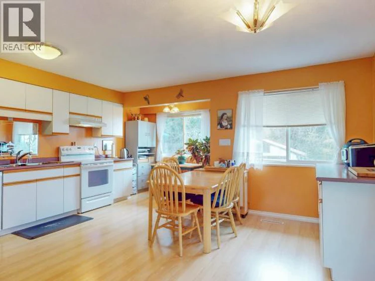 6184 Columbia Street, Powell River, BC, V8A 4T4 - 2