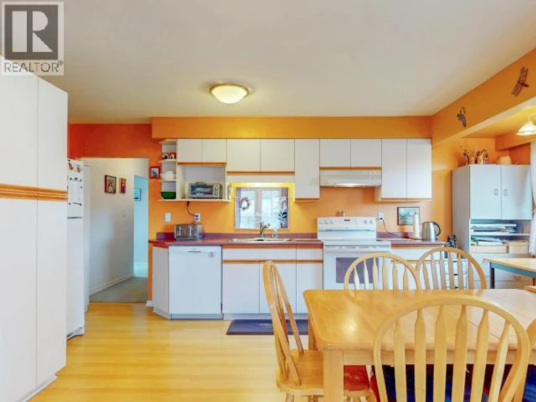 6184 Columbia Street, Powell River, BC, V8A 4T4 - 21