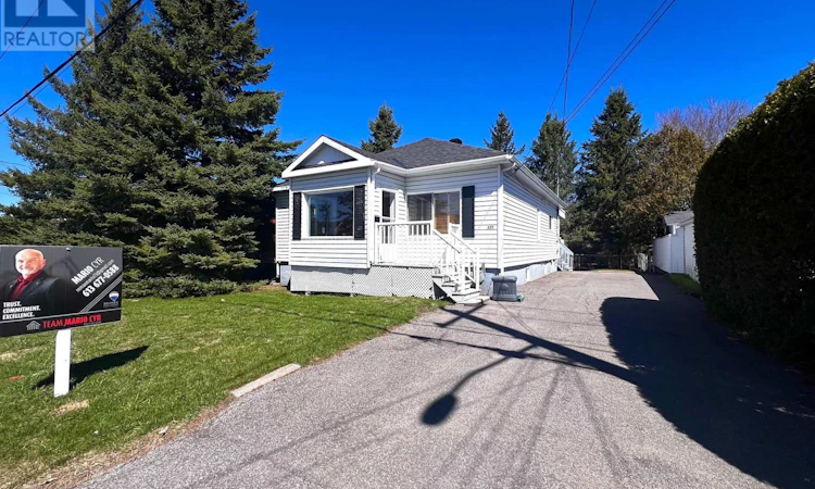 521 Nelson Street W