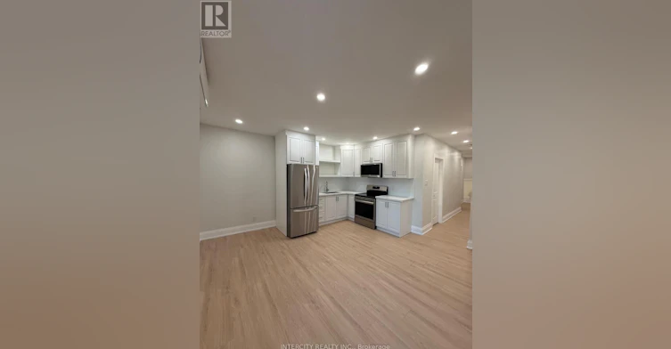 MAIN FLR-380 Clinton Street, Toronto, ON, M6G 2Z2 - 2
