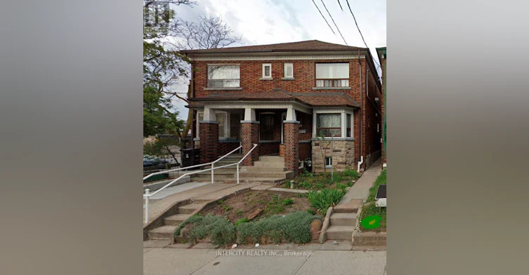MAIN FLR-380 Clinton Street, Toronto, ON, M6G 2Z2