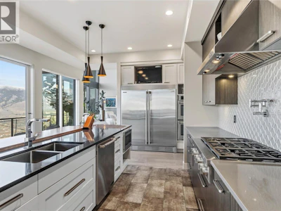 1555 Kicking Horse Way - 4
