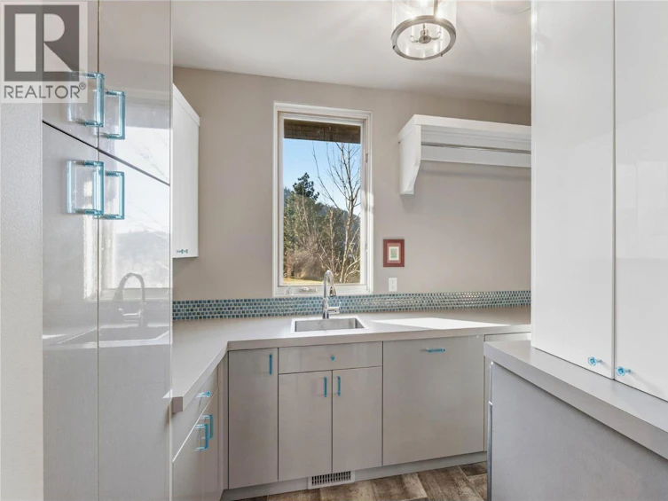 1555 Kicking Horse Way, Kamloops, BC, V2E 2T6 - 38