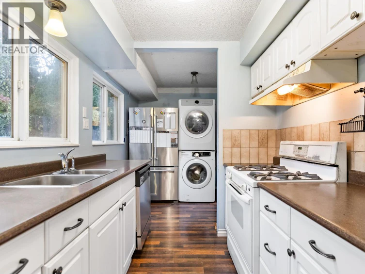 21127 Wicklund Avenue, Maple Ridge, BC, V2X 3S1 - 9