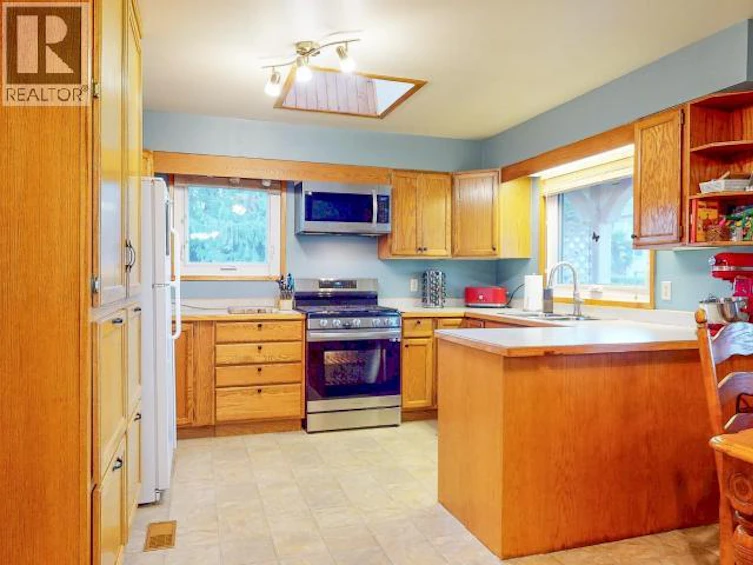 4678 Ontario Avenue, Powell River, BC, V8A 5L6 - 2