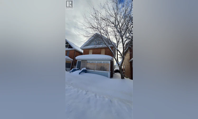 159 Wellington Street E