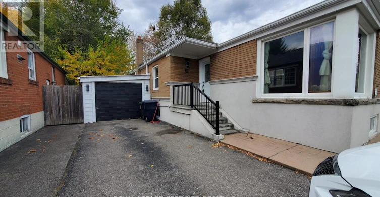18 Maywood Park, Toronto, ON, M1K 2G8