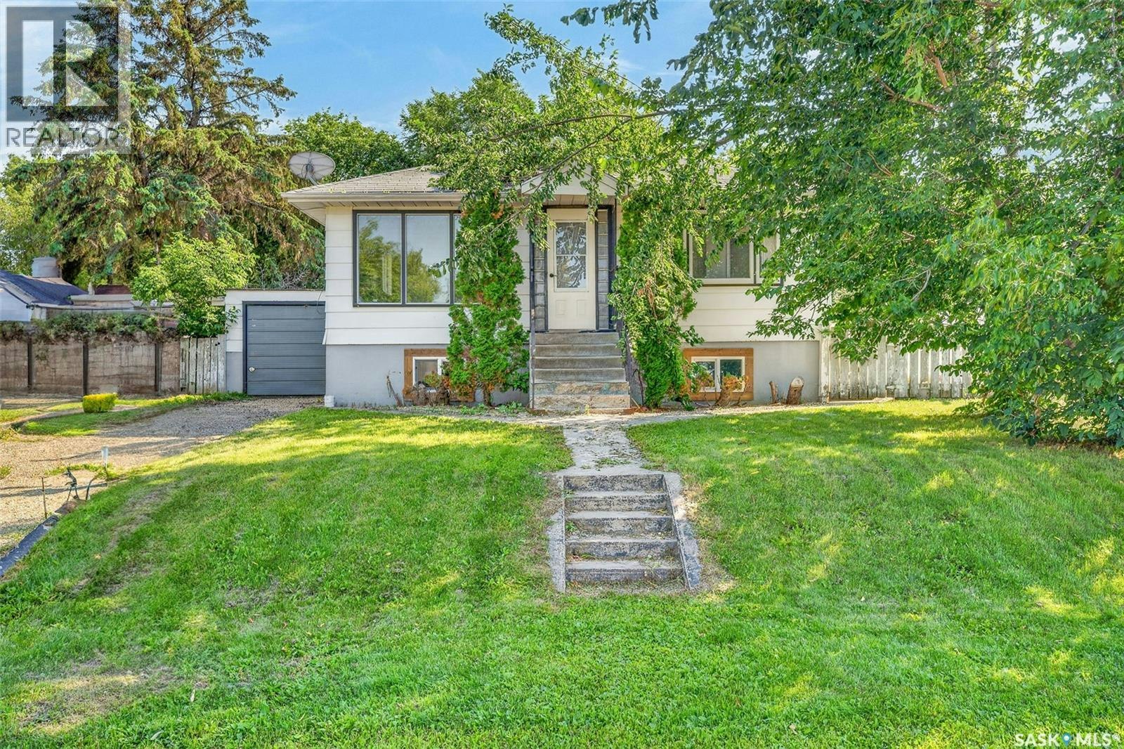 453 21st Street E, Prince Albert, SK, S6V 1M2