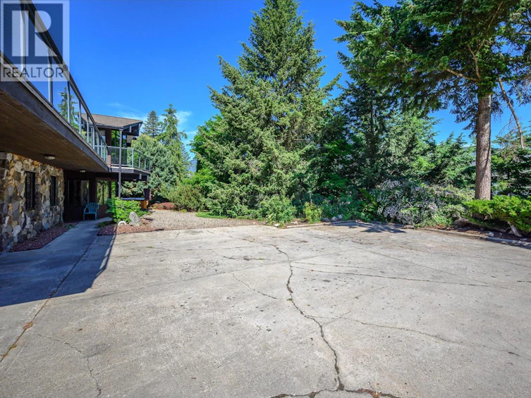 5860 Learmouth Road, Coldstream, BC, V1B 3E6 - 5