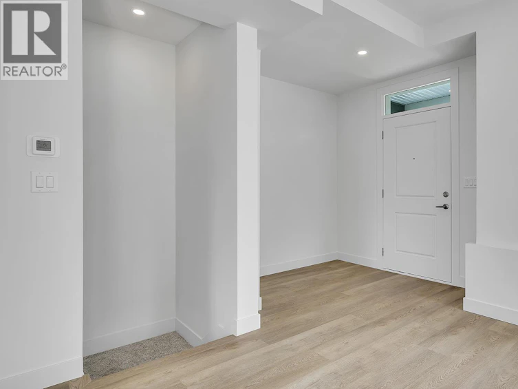 124-5300 Main Street, Kelowna, BC, V1W 0C1 - 5