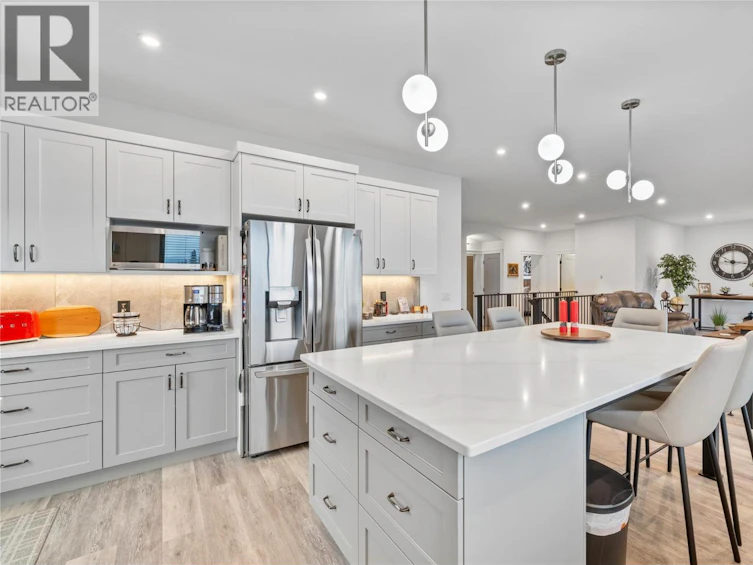 714 Lake Court, West Kelowna, BC, V1Z 1H6 - 8