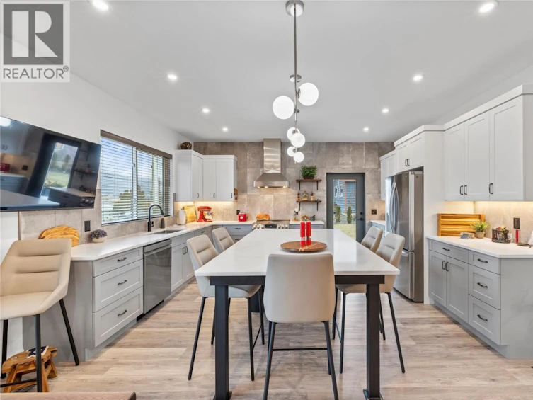 714 Lake Court, West Kelowna, BC, V1Z 1H6 - 6
